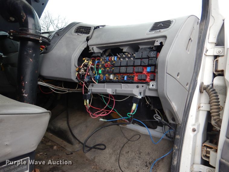 image for item DL2796 1998 Ford Louisville  oil distributor truck