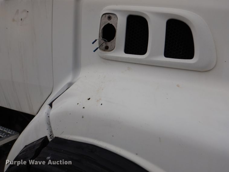 image for item DL2796 1998 Ford Louisville  oil distributor truck