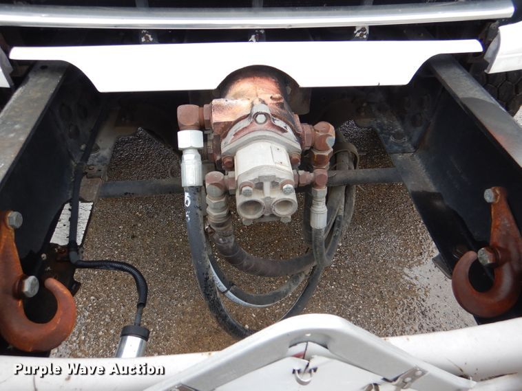 image for item DL2796 1998 Ford Louisville  oil distributor truck