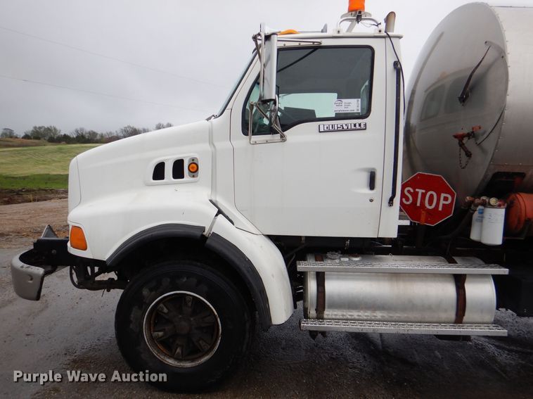 image for item DL2796 1998 Ford Louisville  oil distributor truck