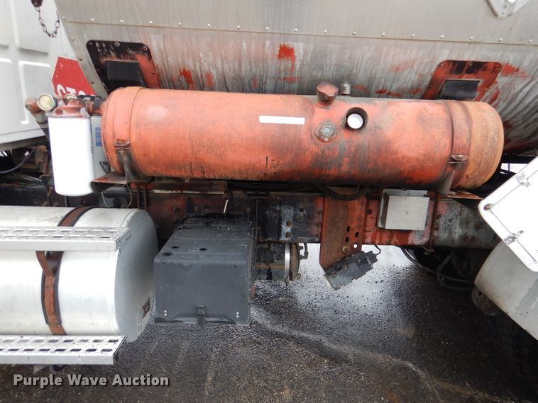 image for item DL2796 1998 Ford Louisville  oil distributor truck