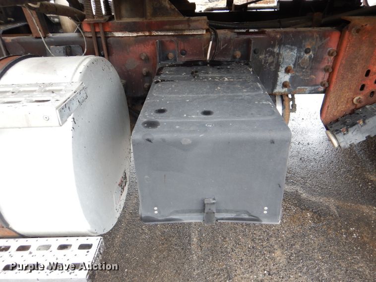 image for item DL2796 1998 Ford Louisville  oil distributor truck