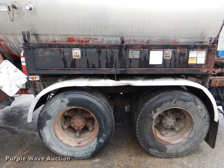 image for item DL2796 1998 Ford Louisville  oil distributor truck