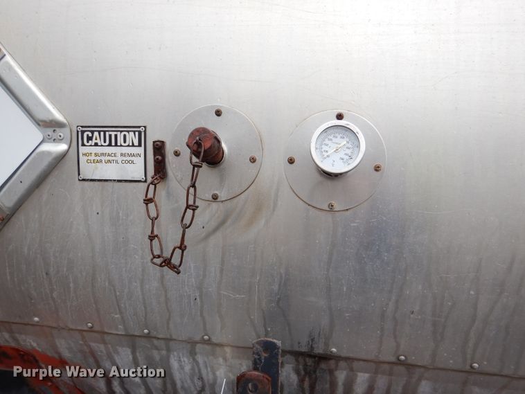 image for item DL2796 1998 Ford Louisville  oil distributor truck