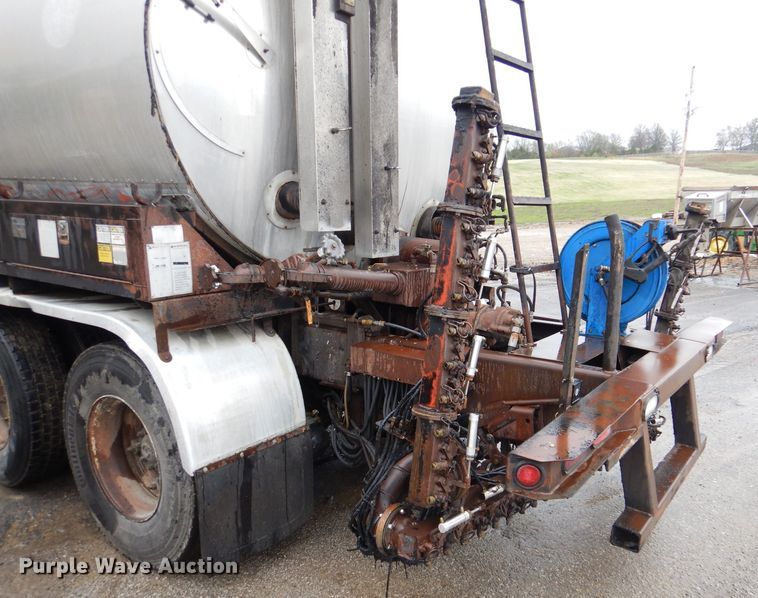 image for item DL2796 1998 Ford Louisville  oil distributor truck