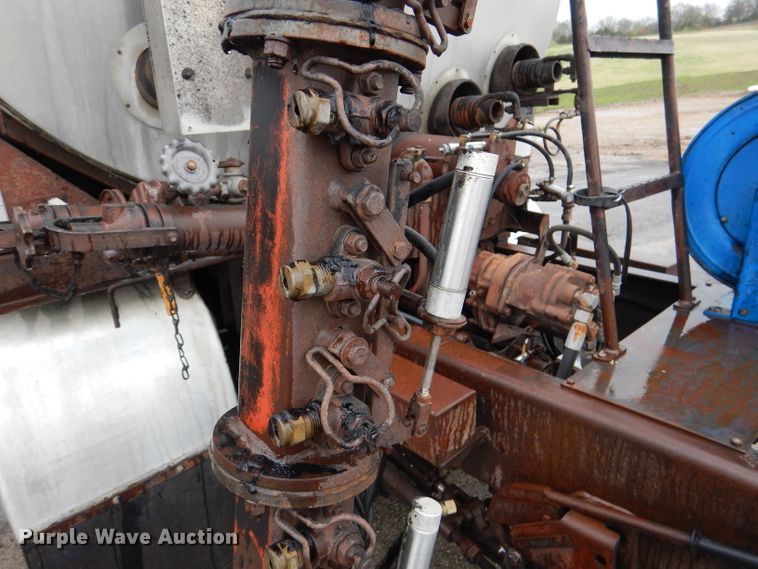 image for item DL2796 1998 Ford Louisville  oil distributor truck