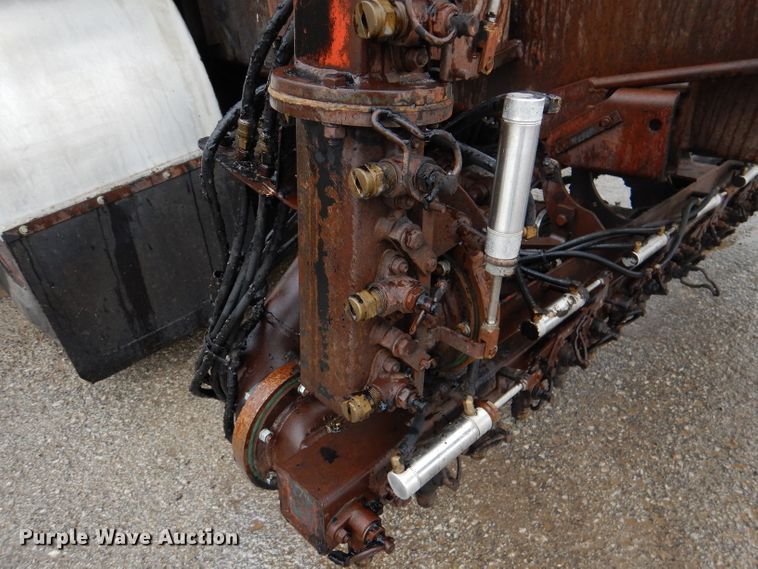 image for item DL2796 1998 Ford Louisville  oil distributor truck