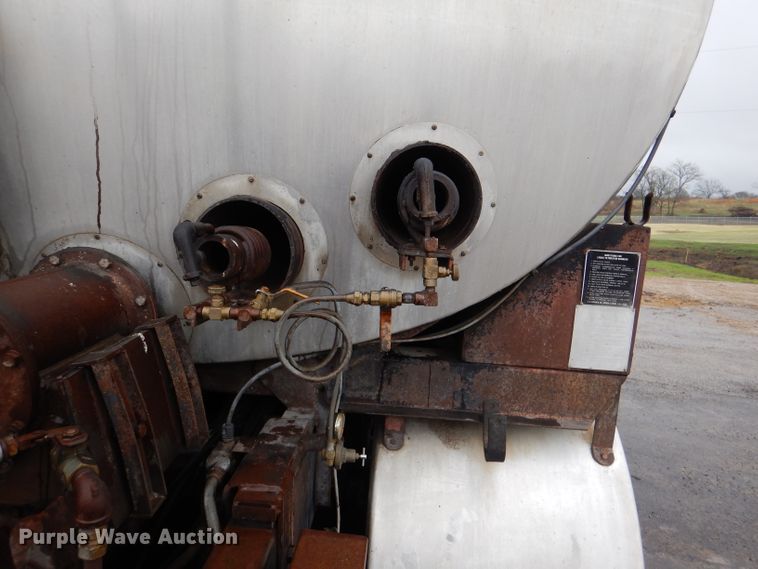 image for item DL2796 1998 Ford Louisville  oil distributor truck