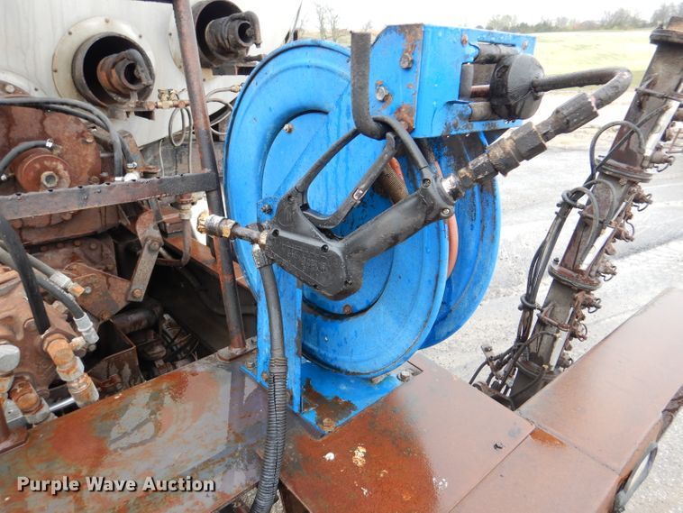 image for item DL2796 1998 Ford Louisville  oil distributor truck