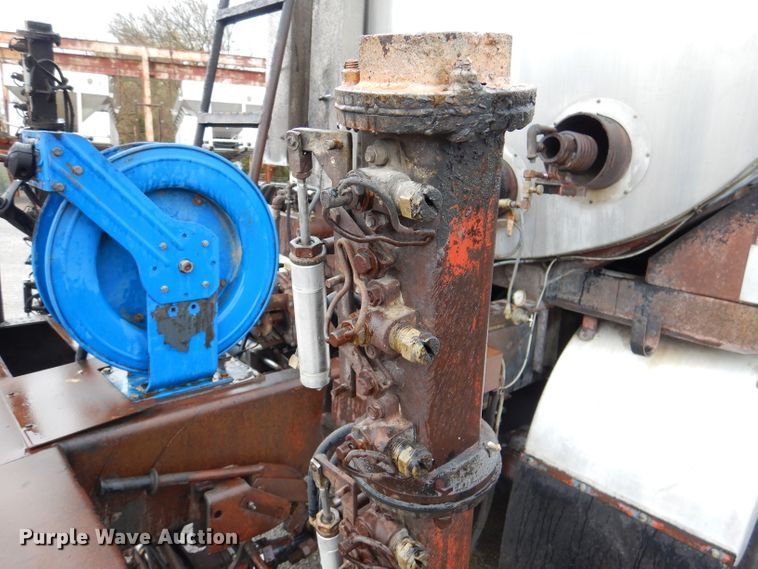 image for item DL2796 1998 Ford Louisville  oil distributor truck