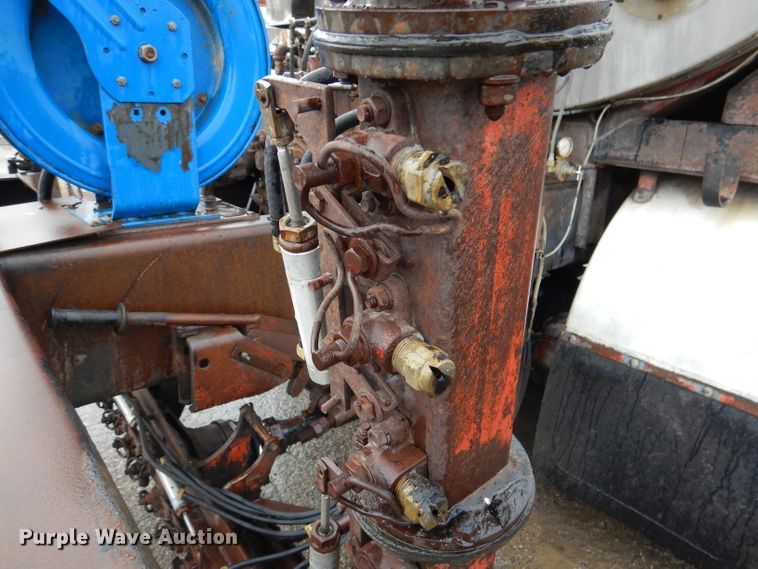 image for item DL2796 1998 Ford Louisville  oil distributor truck