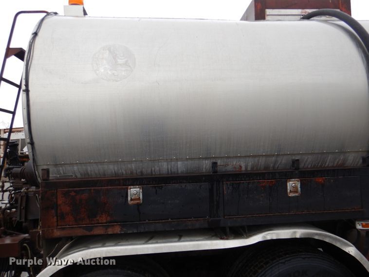 image for item DL2796 1998 Ford Louisville  oil distributor truck