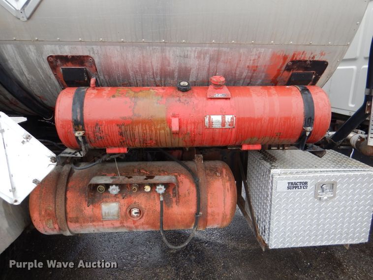 image for item DL2796 1998 Ford Louisville  oil distributor truck