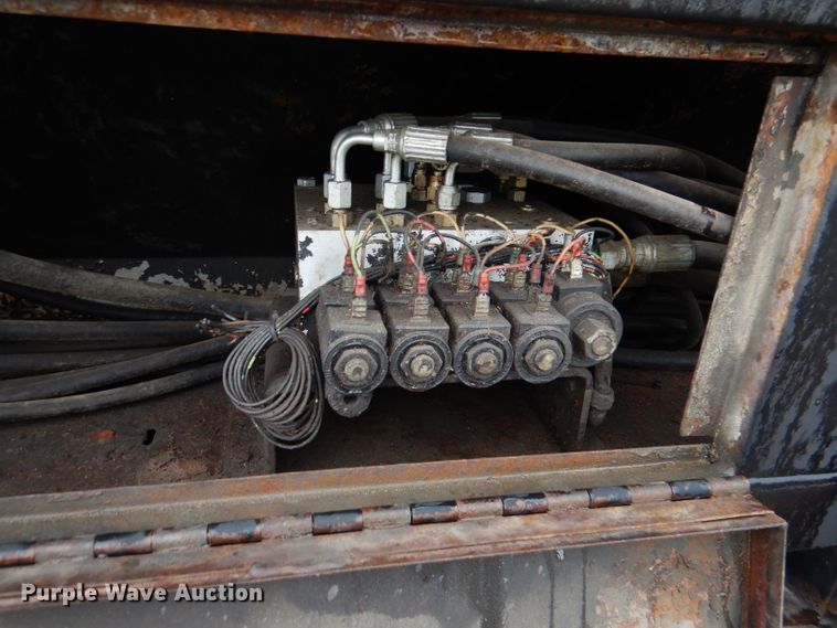 image for item DL2796 1998 Ford Louisville  oil distributor truck