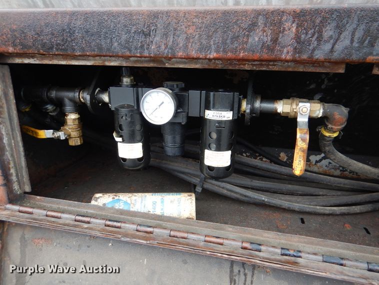 image for item DL2796 1998 Ford Louisville  oil distributor truck