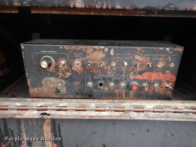 image for item DL2796 1998 Ford Louisville  oil distributor truck