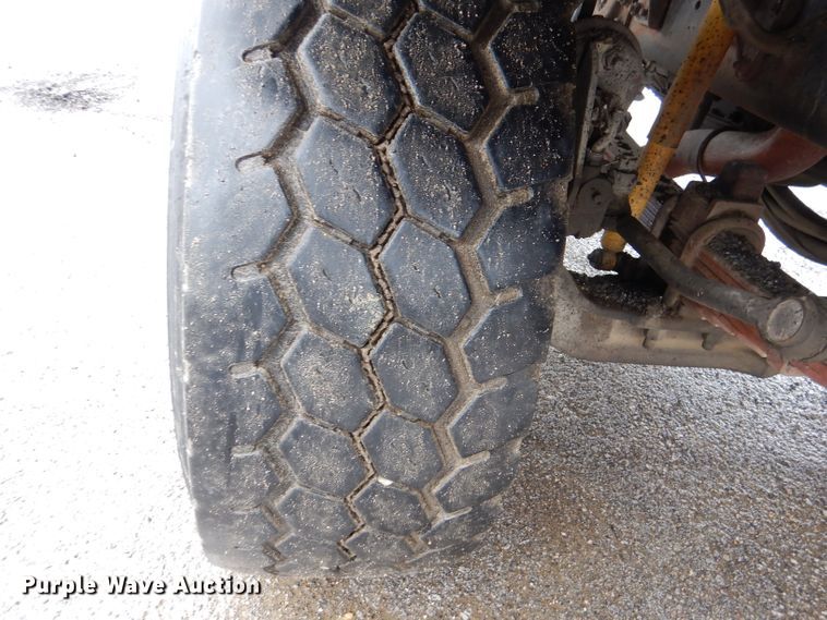 image for item DL2796 1998 Ford Louisville  oil distributor truck