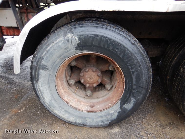 image for item DL2796 1998 Ford Louisville  oil distributor truck