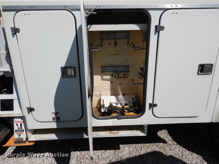 image for item DL2970 1999 GMC C7500  digger derrick truck