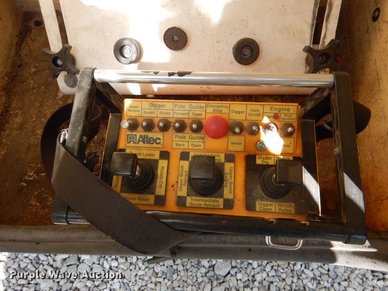 image for item DL2970 1999 GMC C7500  digger derrick truck