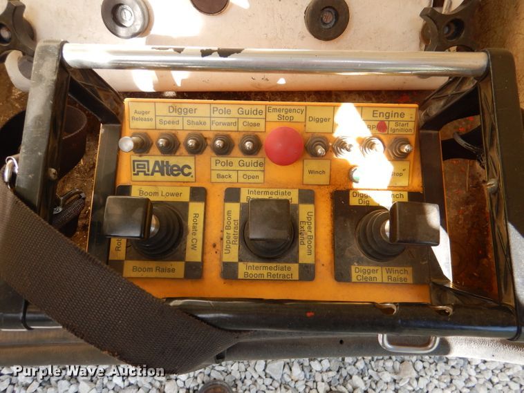 image for item DL2970 1999 GMC C7500  digger derrick truck