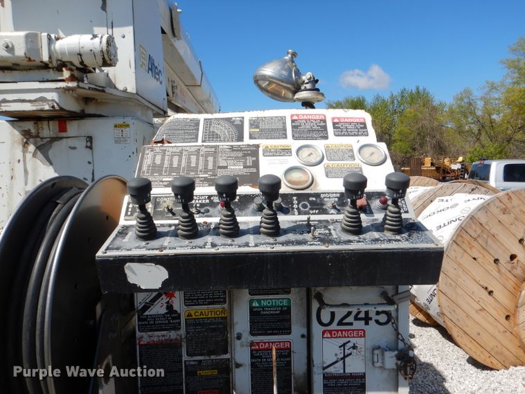 image for item DL2970 1999 GMC C7500  digger derrick truck