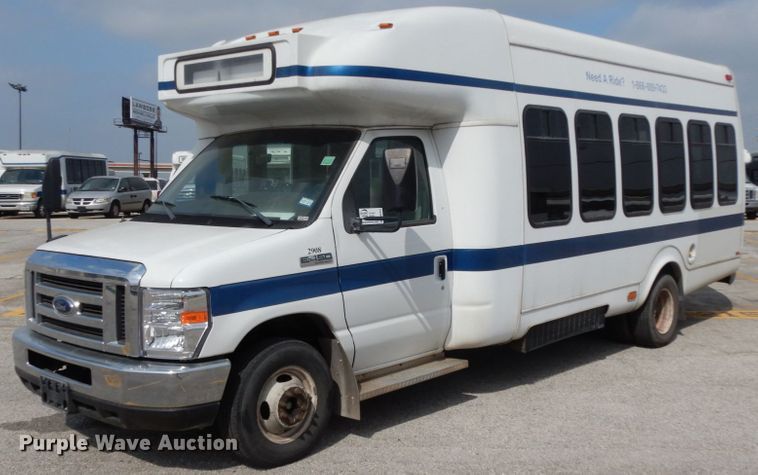 image for item DM2922 2009 Ford E450  shuttle bus