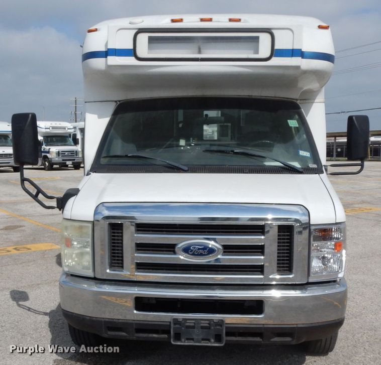 image for item DM2922 2009 Ford E450  shuttle bus