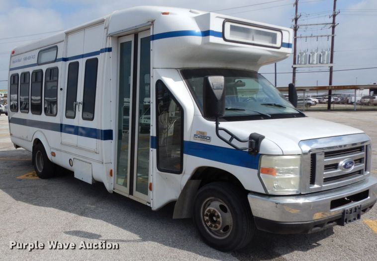 image for item DM2922 2009 Ford E450  shuttle bus