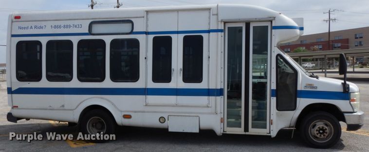 image for item DM2922 2009 Ford E450  shuttle bus