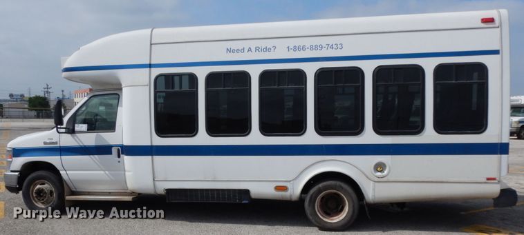 image for item DM2922 2009 Ford E450  shuttle bus