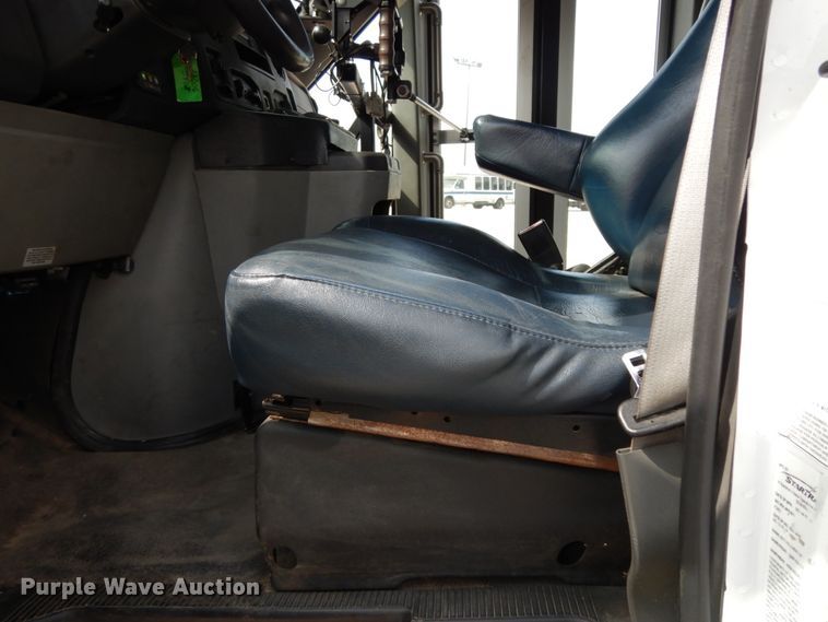 image for item DM2922 2009 Ford E450  shuttle bus