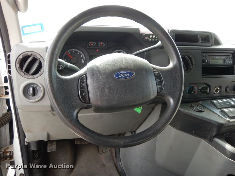 image for item DM2922 2009 Ford E450  shuttle bus