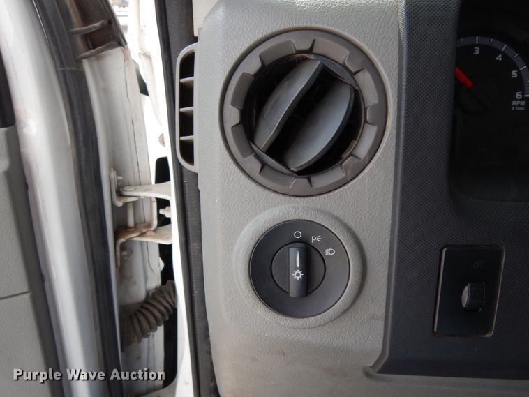 image for item DM2922 2009 Ford E450  shuttle bus