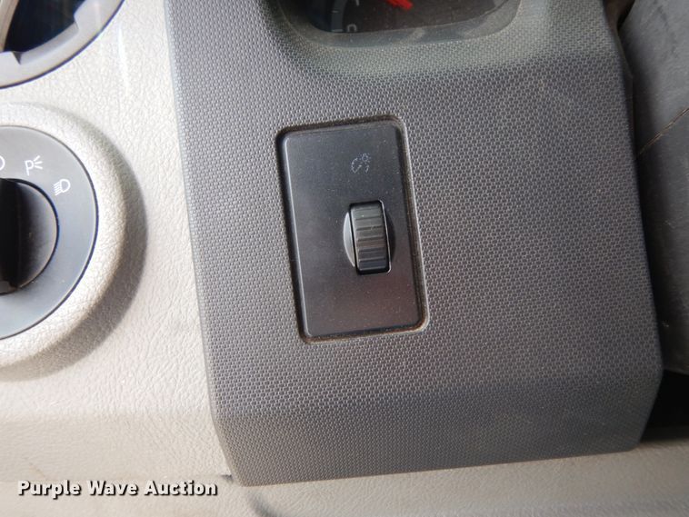 image for item DM2922 2009 Ford E450  shuttle bus