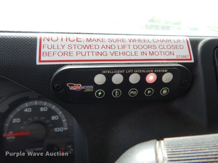 image for item DM2922 2009 Ford E450  shuttle bus