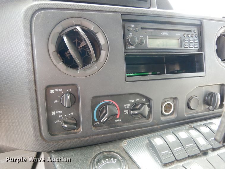 image for item DM2922 2009 Ford E450  shuttle bus