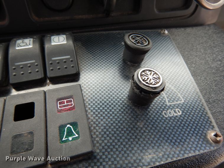 image for item DM2922 2009 Ford E450  shuttle bus