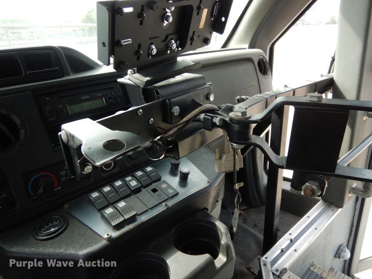 image for item DM2922 2009 Ford E450  shuttle bus