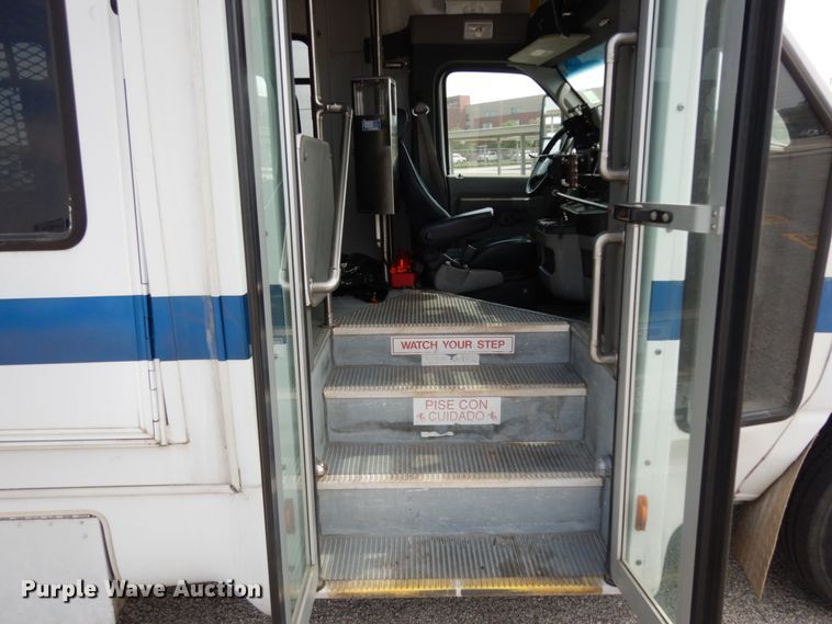 image for item DM2922 2009 Ford E450  shuttle bus