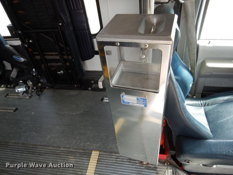 image for item DM2922 2009 Ford E450  shuttle bus