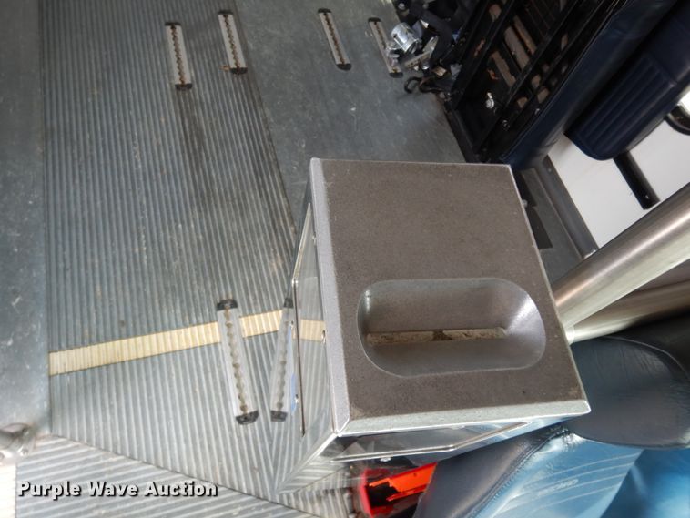 image for item DM2922 2009 Ford E450  shuttle bus