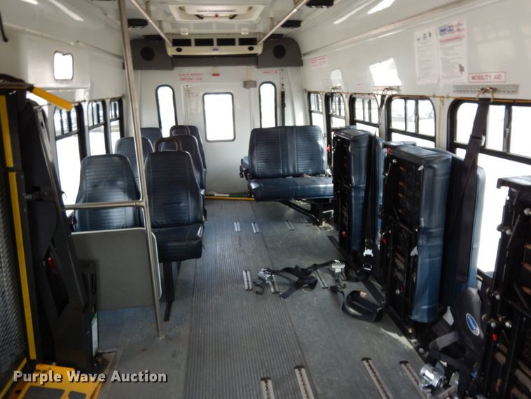 image for item DM2922 2009 Ford E450  shuttle bus