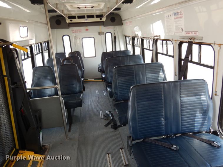 image for item DM2922 2009 Ford E450  shuttle bus