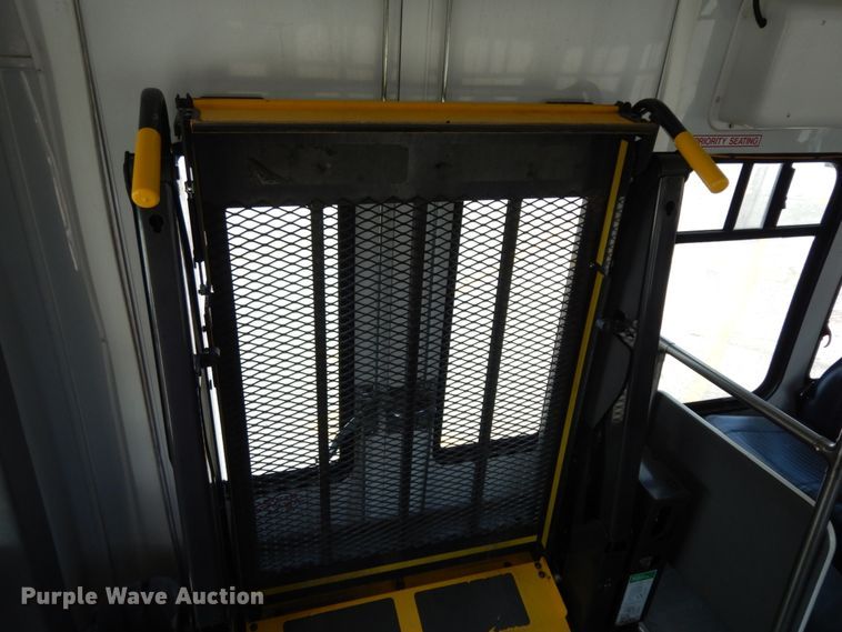 image for item DM2922 2009 Ford E450  shuttle bus