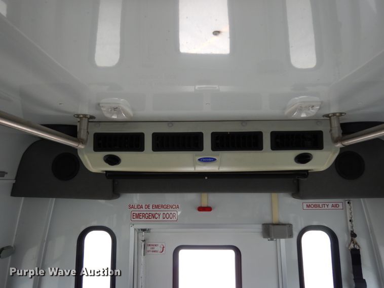 image for item DM2922 2009 Ford E450  shuttle bus