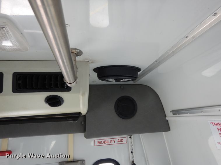 image for item DM2922 2009 Ford E450  shuttle bus