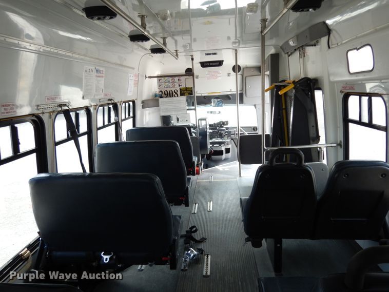image for item DM2922 2009 Ford E450  shuttle bus