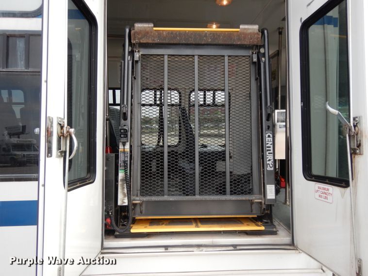 image for item DM2922 2009 Ford E450  shuttle bus