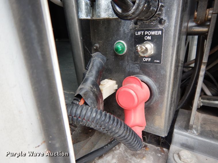 image for item DM2922 2009 Ford E450  shuttle bus